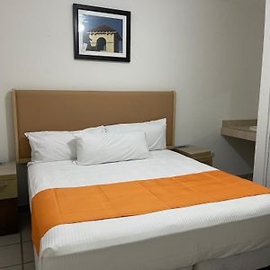 Habitación Estándar con Cama Queen